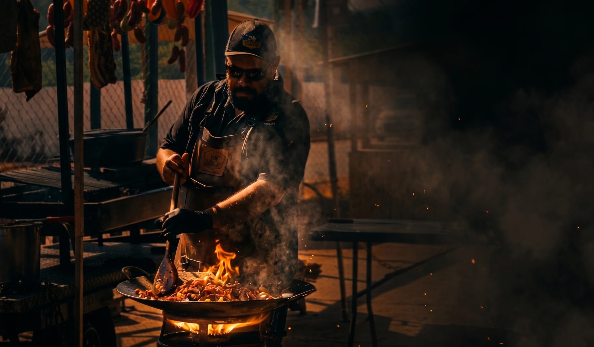 Assador trabalhando sobre a brasa com fogo e fumaça